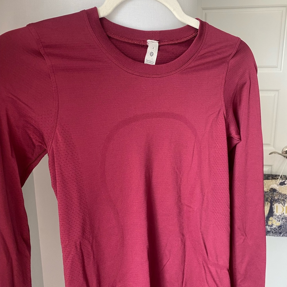 Lululemon Women’s Swiftly Relaxed  Long Sleeve Shirt - Picture 3 of 5